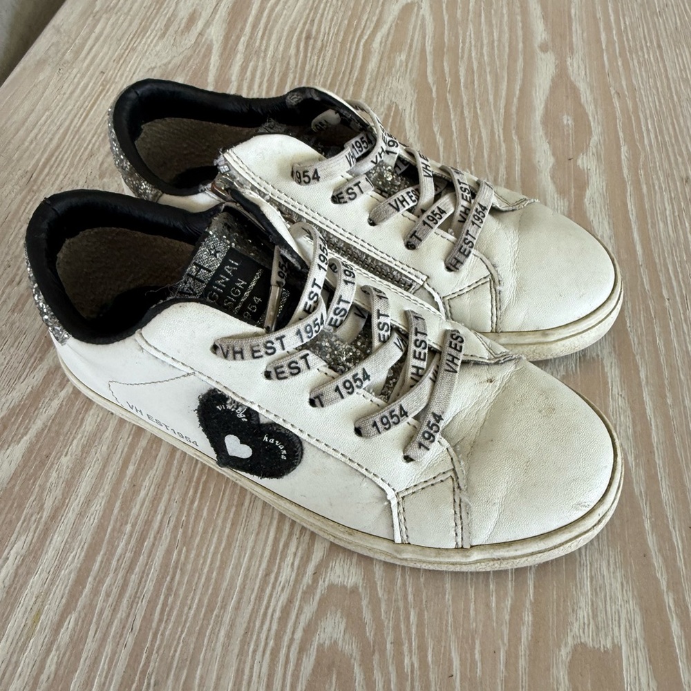 Vintage Havana White and Black Sneakers with Classic Design